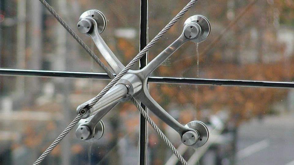 GLASS AT THE CUTTING EDGE